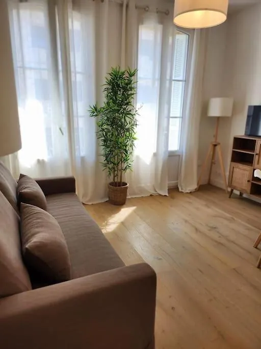 Nice Fac St Jean D'Angely Apartment